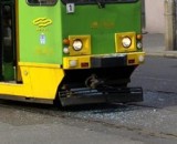 Samochód uderzył w tramwaj na Winogradach – bimby jada objazdem 