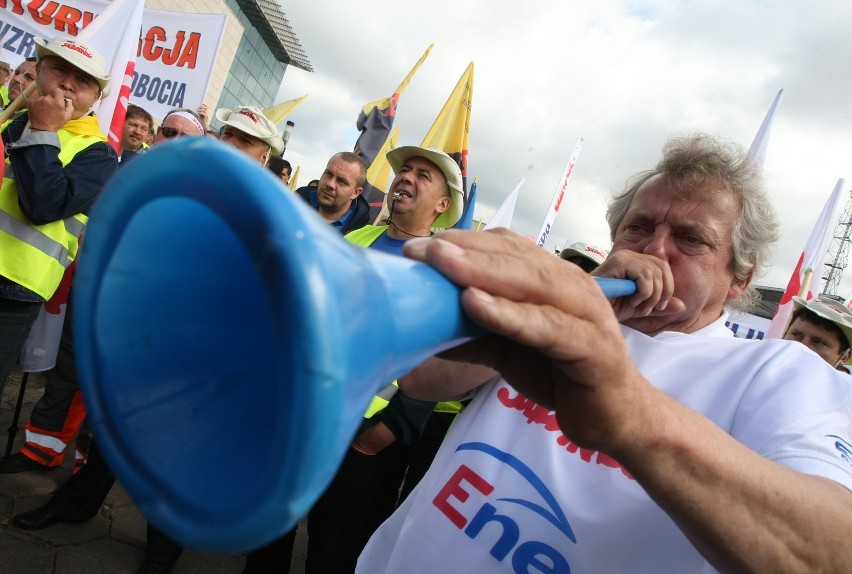 Protest pracowników Energi 27 czerwca. Manifestacja zakończona przed halą Olivia [ZDJĘCIA, WIDEO]