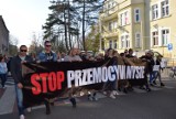 Marsz przeciwko przemocy w Nysie. Pół tysiąca ludzi na ulicach. Manifestacja po śmierci pobitego Maćka