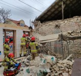 Katastrofa budowlana we Włoszczowie. Zawaliła się ściana szczytowa budynku. Dwie osoby ranne [WIDEO]