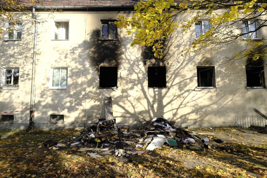 Tragicznie zakończył się nocny pożar na Dębcu w Poznaniu....