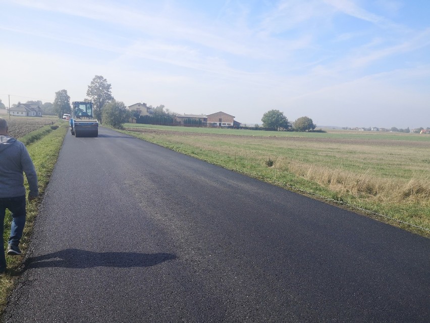 1,5 km nowego asfaltu między wsiami Mątewki i Chotów [FOTO]