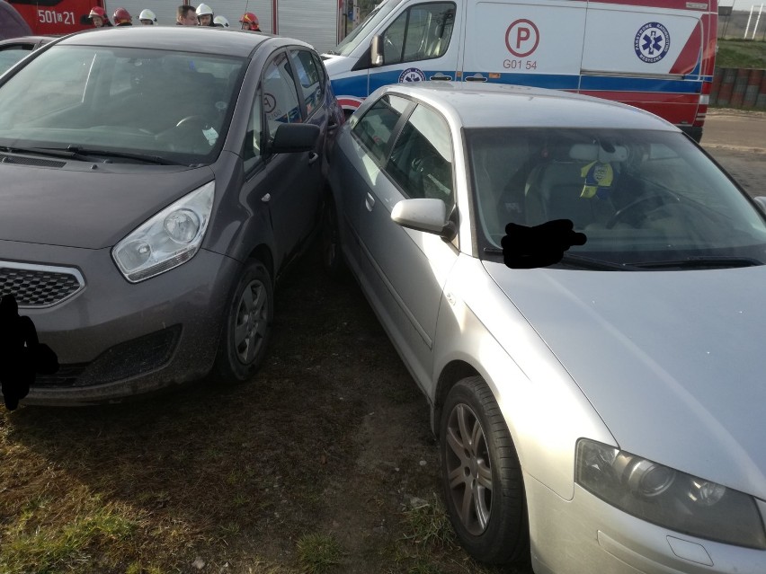 19-letni mieszkaniec gminy Puck Nissanem staranował zaparkowane auta (11.12.2019)