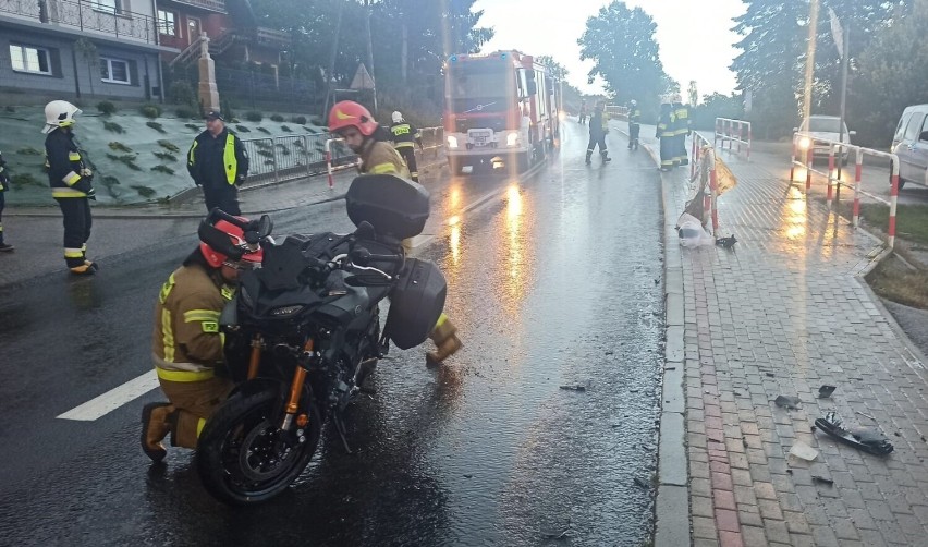 Do wypadku doszło w centrum Siemiechowa, obok kościoła i...