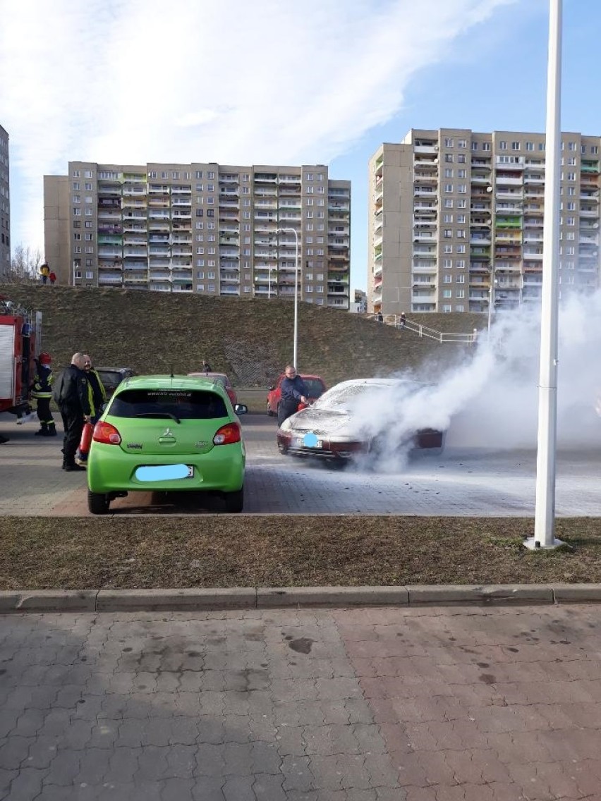 Wałbrzych: Paliło się auto na parkingu przy ul. Wieniawskiego