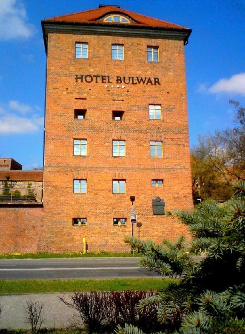 Hotel Bulwar****  Toruń ul. Bulwar Filadelfijski 18