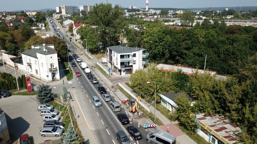 Rozpoczął się remont ważnego skrzyżowania w Kielcach. Gigantyczne korki na ulicy 1 Maja i Jagiellońskiej [ZDJĘCIA] 