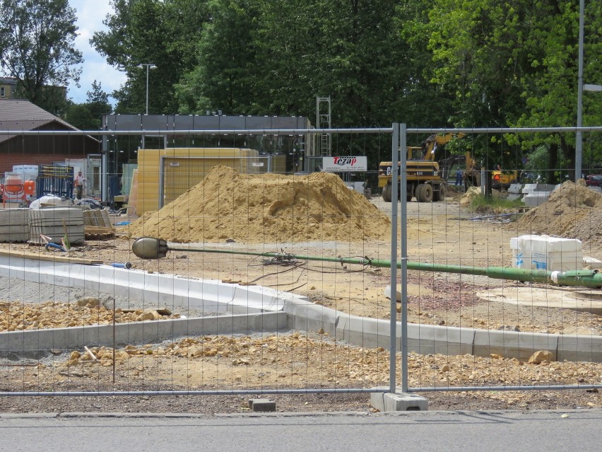 Piekary Śląskie: Pasażerowie z nowego dworca autobusowego skorzystają jesienią [ZDJĘCIA]