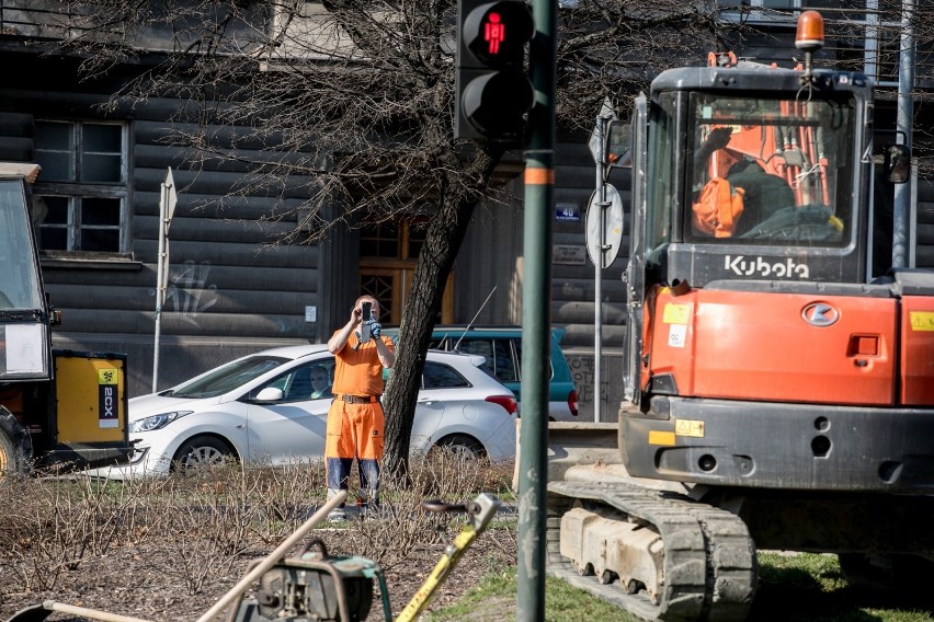 Kraków. Rozpoczął się remont chodnika na alei Słowackiego w ramach budżetu obywatelskiego