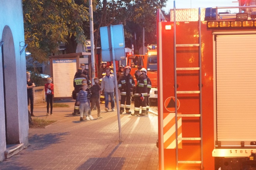 Racowisko przy ulicy Legionów w Kaliszu postawiło strażaków na równe nogi [FOTO]