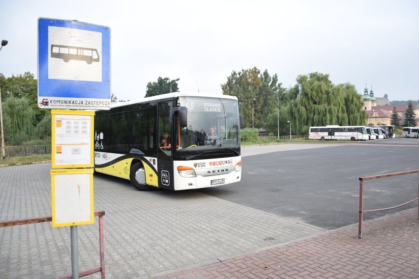 Ruszyła kolejowa komunikacja autobusowa do Stronia Śląskiego 