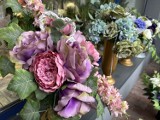 Piękne kompozycje kwiatowe na groby dostępne w kwiaciarni przy ul. Piastowskiej w Radomsku. ZDJĘCIA