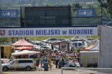 Mobilny punkt szczepień na stadionie MOSiR im. Złotej Jedenastki Kazimierza Górskiego w Koninie