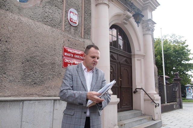 Jacek Kwiatkowski, poseł Ruchu Palikota, jest niezadowolony z tego, jak potraktował go Urząd Miejski. Zwołał więc konferencję prasową.