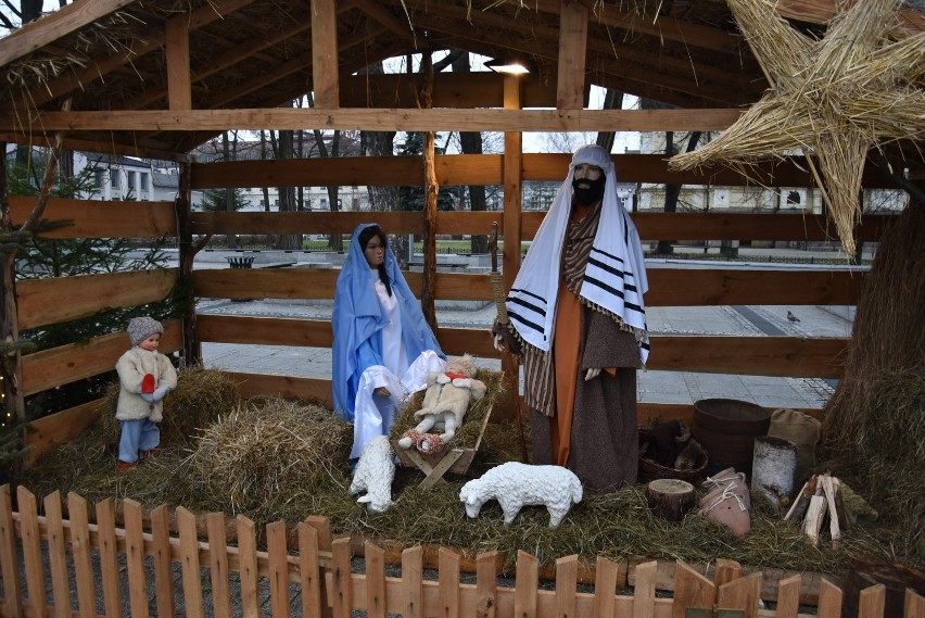 Szopka bożonarodzeniowa na placu Biegańskiego w Częstochowie ZDJĘCIA