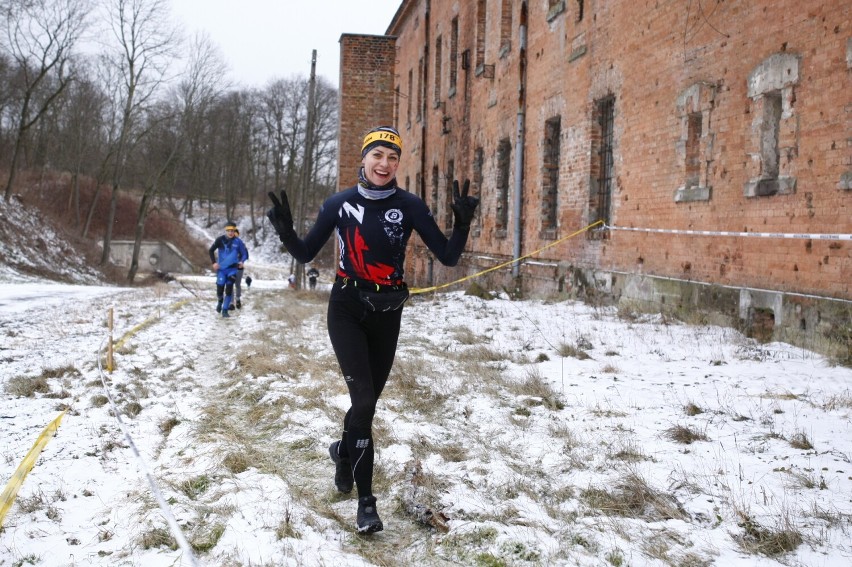 Runmageddon - Twierdza Modlin 2022. Zdjęcia uczestników z trasy zawodów. Tak wyglądała rywalizacja