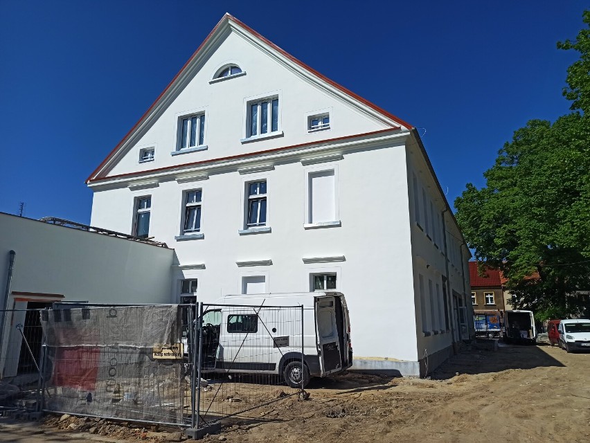 Multibiblioteka i budynek przy ulicy Buszy już niemal skończone. Jak prezentują się z zewnątrz? [ZDJĘCIA]