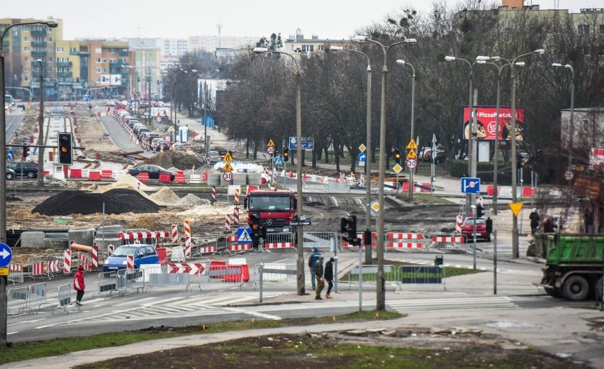 W związku z przebudowa trasy tramwajowej wzdłuż ul. Wojska...