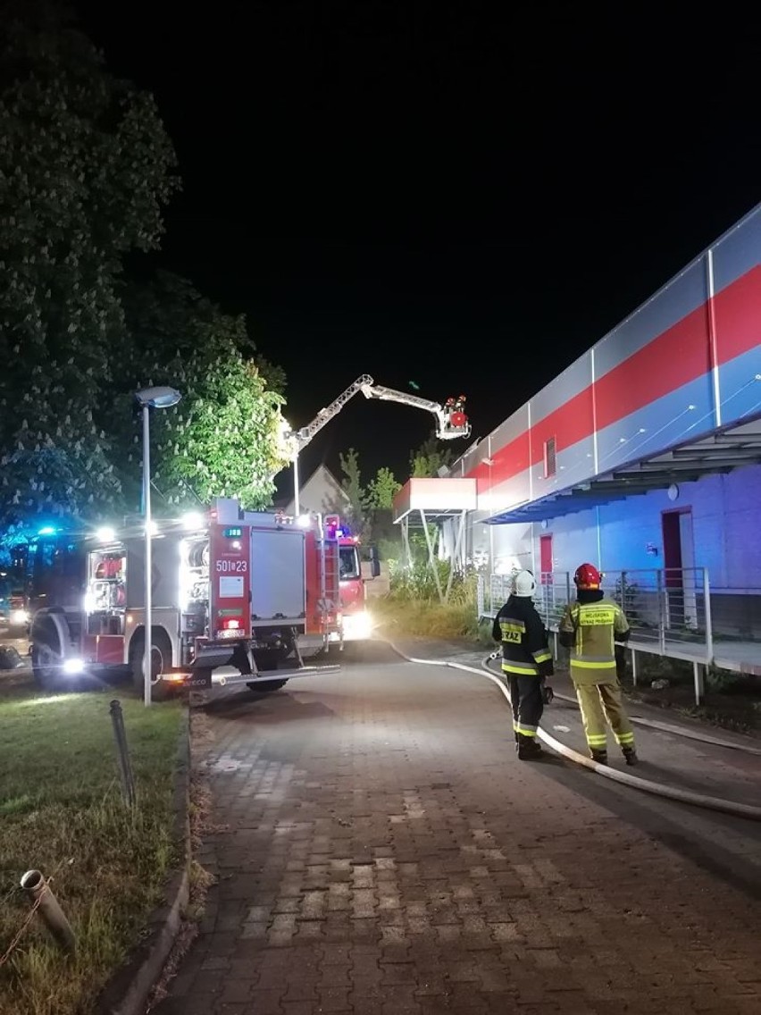 Pożar w byłym sklepie sieci Intermarche w Lublińcu