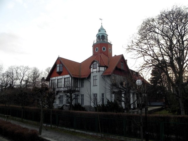 Romantyczną rezydencję (wille i otaczający ja ogr&oacute;d) dla kupca Baumanna zaprojektował Heinrich Dunkel. 
Fot. Darek Szczecina