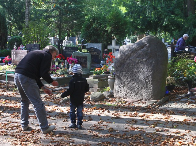 W tym roku na Cmentarzu Centralnym odbędzie się kwesta na rzecz odnowy pomnika Stanisława i Walentyny Czapelskich.