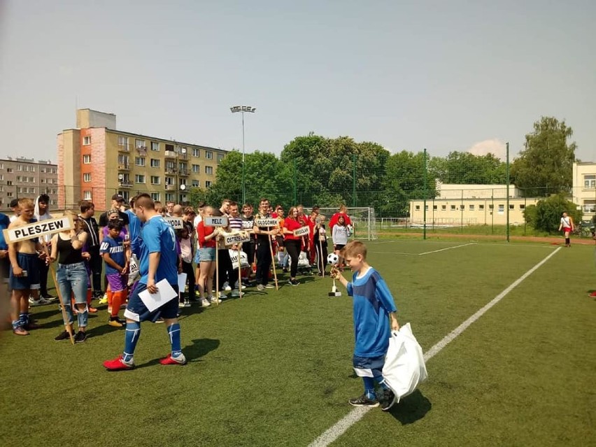 Trzecie miejsce wychowanków Domu Dziecka w Pleszewie na Turnieju Piłki Nożnej w Namysłowie