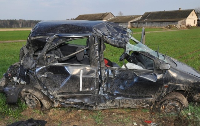 30-letni kierowca zginął w wypadku w Sitnie.
