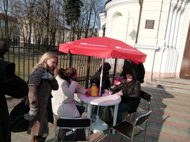 Akcja zbierania podpisów w sprawie wieku emerytalnego trwała dziś pod cerkwią w Piotrkowie