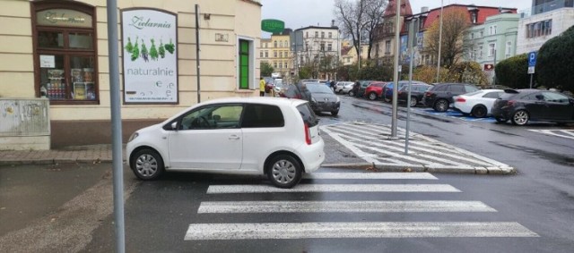 Do Krajowej Mapy Zagrożeń Bezpieczeństwa mieszkańcy zgłaszają także przypadki nieprawidłowego parkowania aut