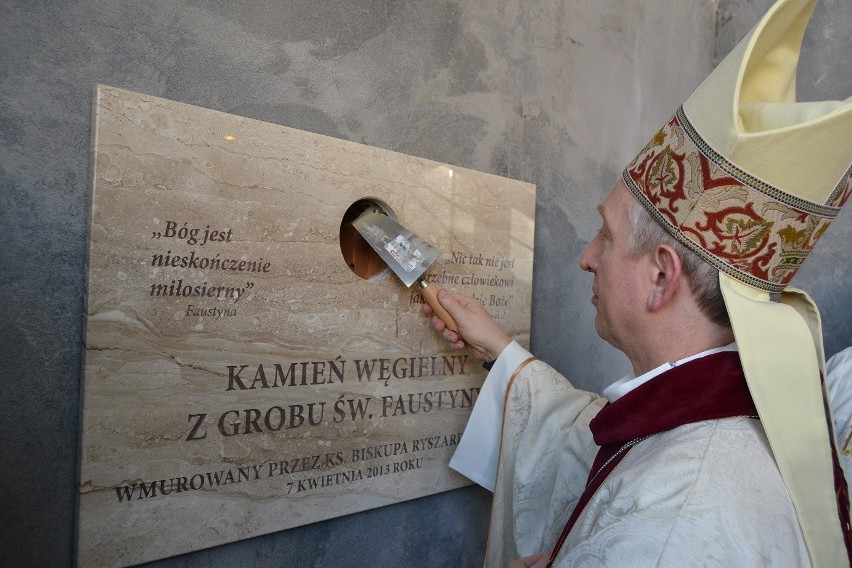 W Starogardzie otwarto kościół pw. Miłosierdzia Bożego. Biskup wmurował kamień węgielny FOTO i FILM