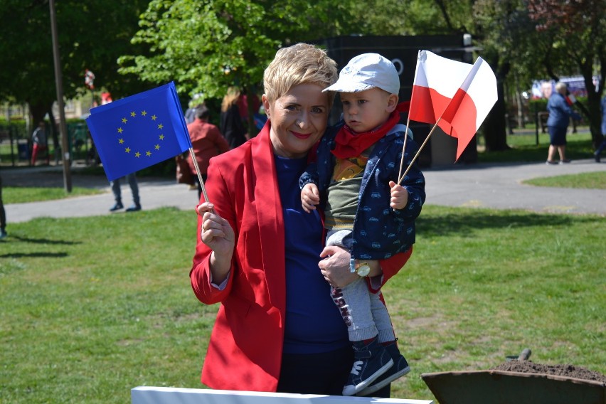 Zasadzili Platan Europejski w Parku Miejskim z okazji 15. rocznicy wstąpienia Polski do Unii Europejskiej