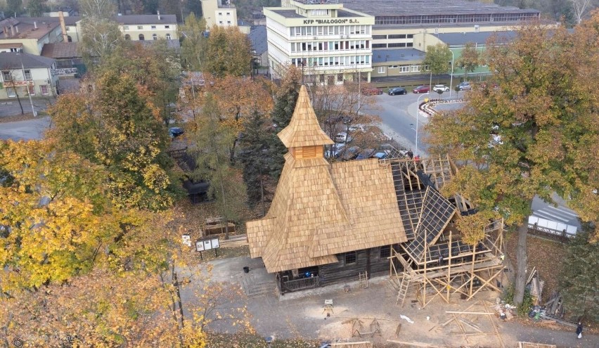 Urokliwy, drewniany kościółek na Białogonie w Kielcach odzyskuje dawny blask. To jedyny taki w mieście! Zobacz zdjęcia z remontu 