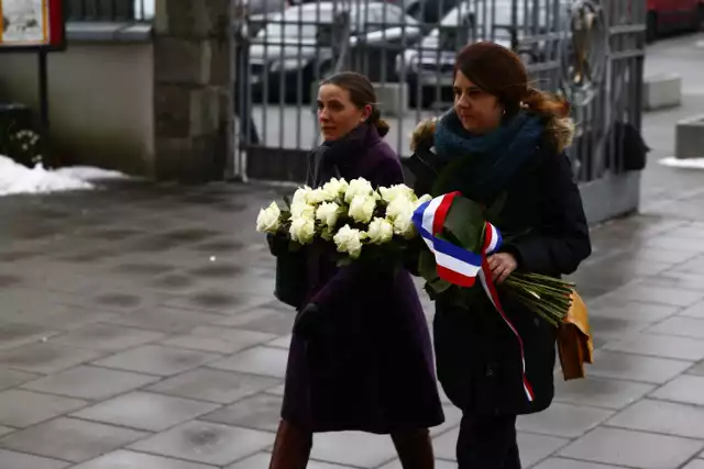 Symboliczny pogrzeb Tomasza Mackiewicza. Tak wyglądała uroczystość w Warszawie [ZDJĘCIA]