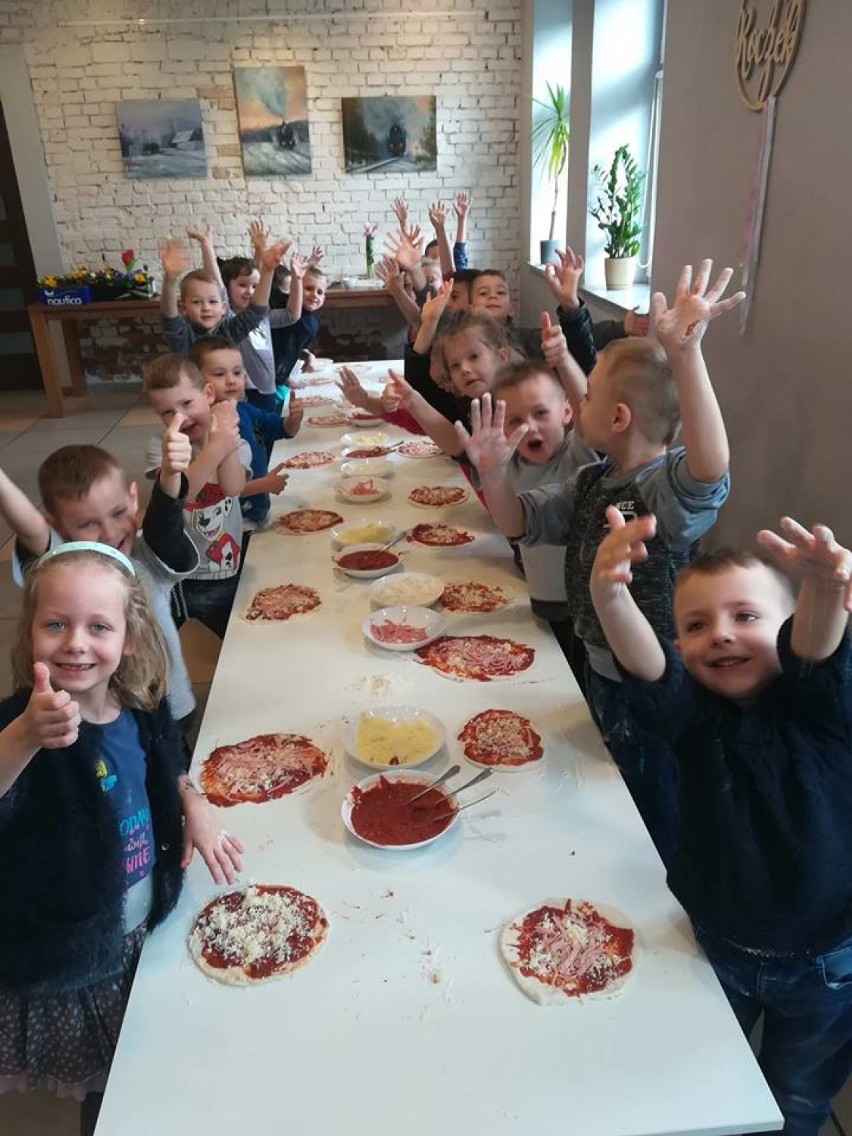 Dzieci z Przedszkola Chatka Puchatka na warsztatach kulinarnych [FOTO]