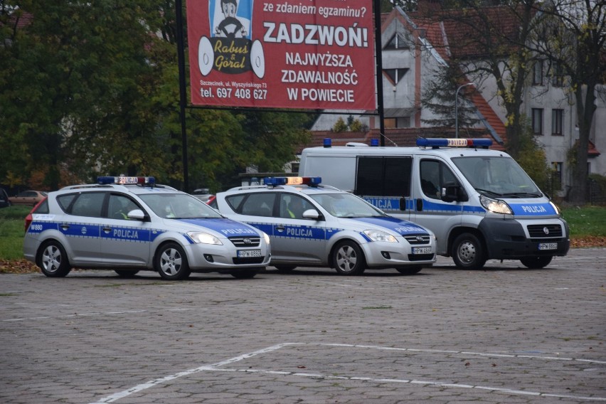 Kolejny dzień protestów w Szczecinku. Słowne utarczki koło figury księżnej Jadwigi [zdjęcia]