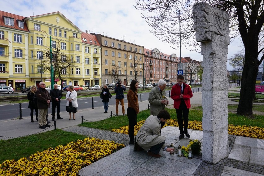 W Poznaniu upamiętniono 73. rocznicę wybuchu powstania w getcie warszawskim