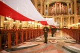 Licheń ze 104-metrową biało-czerwoną na 104. rocznicę Powstania Wielkopolskiego