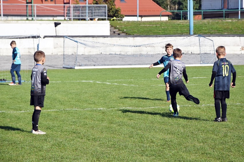 Piłka nożna. Żacy tym razem zagrali na stadionie przy ul. Bydgoskiej w Pile. Zobaczcie zdjęcia