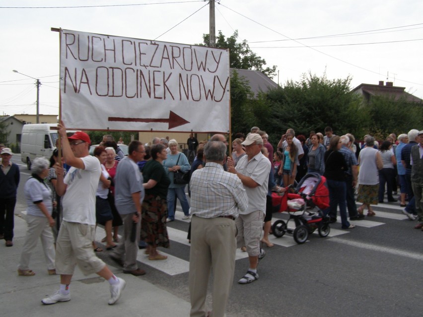 Protest w Tarnowie. Mieszkańcy chcieli w ten sposób zmusić...