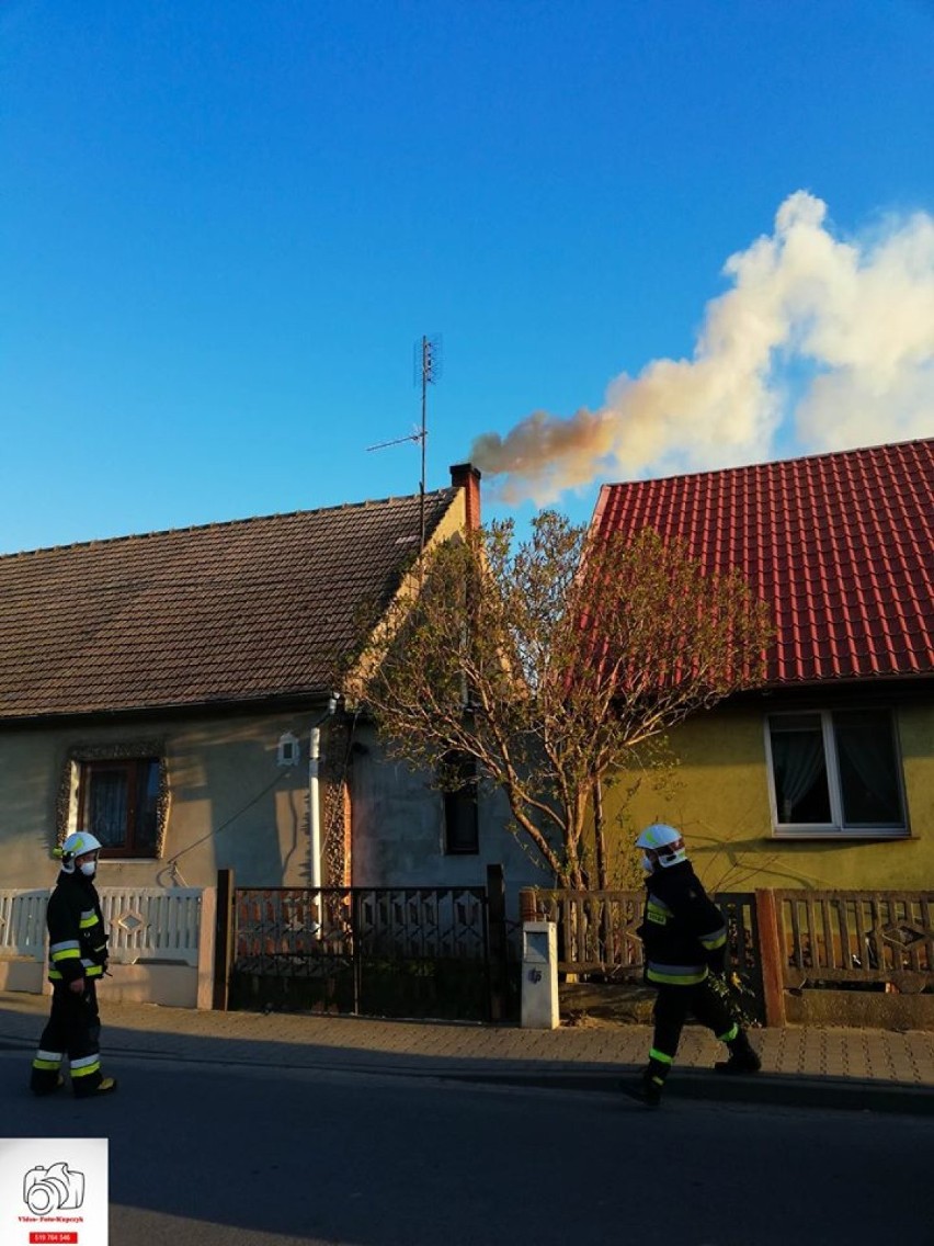 Strażacy szybko uporali się z pożarem sadzy w kominie
