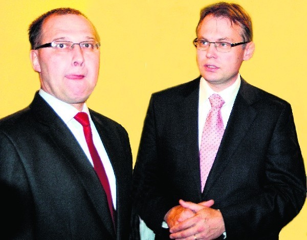 Posłowie Andrzej Romanek (z lewej) i Arkadiusz Mularczyk osobiście wystąpią w sądeckiej szopce