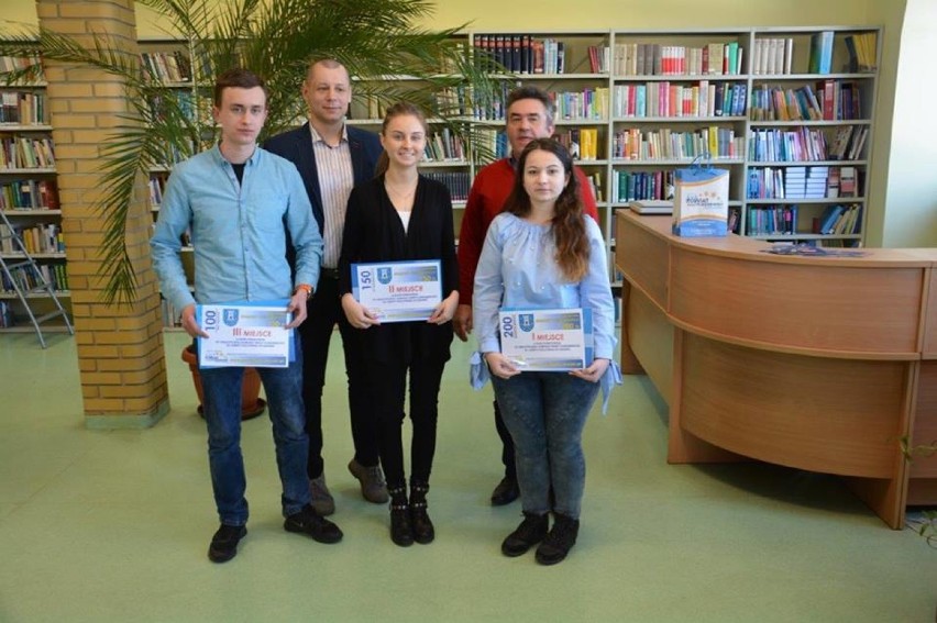 Klaudia Winiecka, Dajana Nowacka oraz Łukasz Werden zostali mistrzami Powiatowej Olimpiady Wiedzy Konsumenckiej