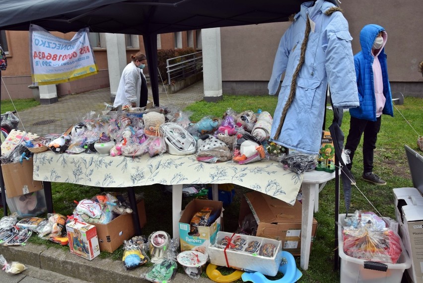 Przy Stargardzkim Centrum Kultury trwa Kiermasz dla Samuela. Kupując tam rzeczy wspomaga się 4-letniego chłopczyka z naszego miasta