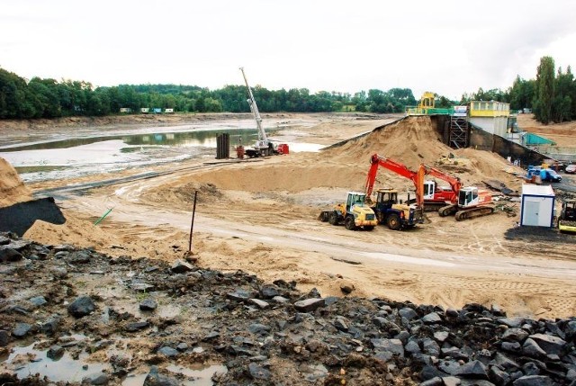 Zanim zacznie się odbudowa zapory w Niedowie, przez kilka miesięcy trwać będą prace przygotowawcze i projektowe