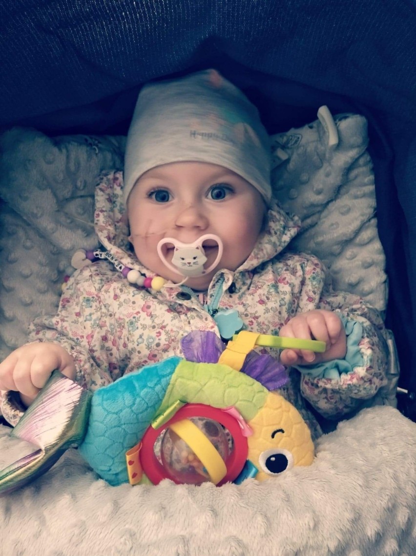 Sandra Wolniak z Niedźwiad w powiecie kaliskim urodziła się w grudniu 2019 roku. Kiedy miała 1,5 miesiąca zdiagnozowano u niej SMA typu1