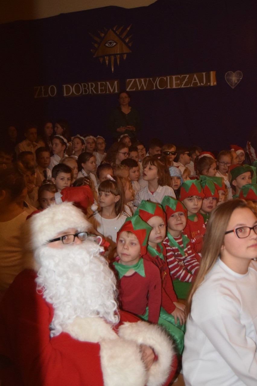 W Grzybnie odbył się koncert świąteczny „Zło dobrem zwyciężaj...” [ZDJĘCIA]