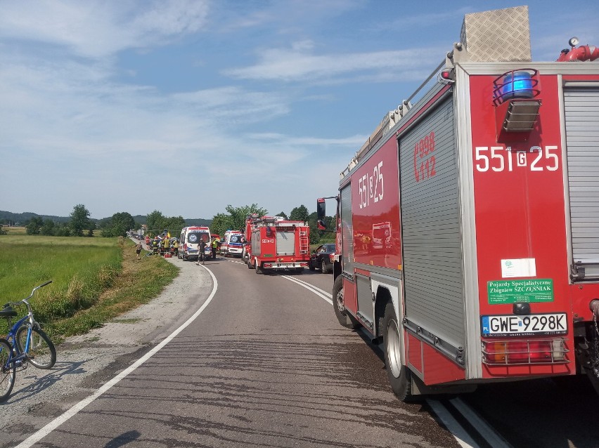 Zderzenie dwóch samochodów w Godętowie. Jedna osoba została poszkodowana| ZDJĘCIA