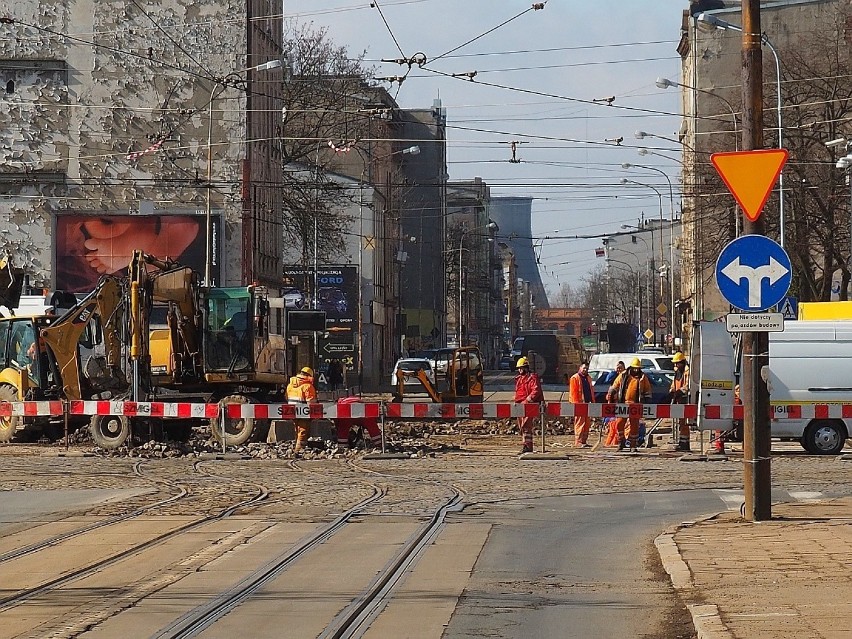 Ulicą Przybyszewskiego w kierunku pl. Reymonta nie...