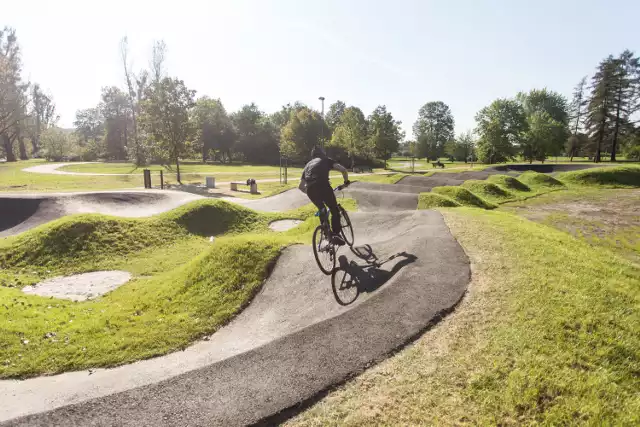 Pumptrack w Warszawie. Nowy tor dla rowerzystów powstał na Woli [ZDJĘCIA]