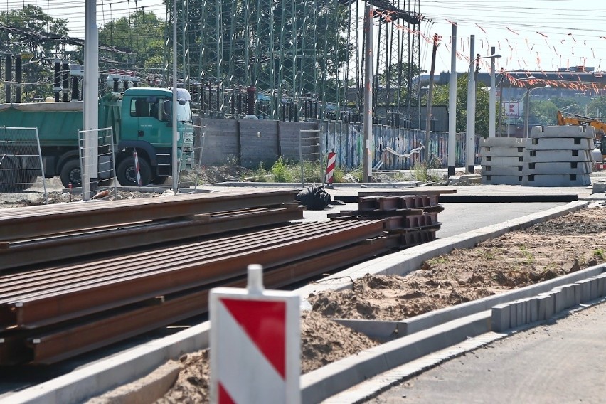 Trwa budowa trasy tramwajowej na Popowice. Od września kierowcy pojadą przez ulice Długą, pod wiaduktem w stronę Kozanowa